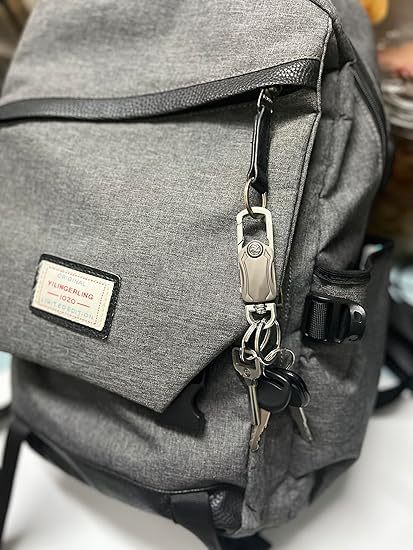 Multifunctional Keychain with Hidden Mini Knife – EDC Tool for Outdoor, Emergency, DIY & Everyday Use